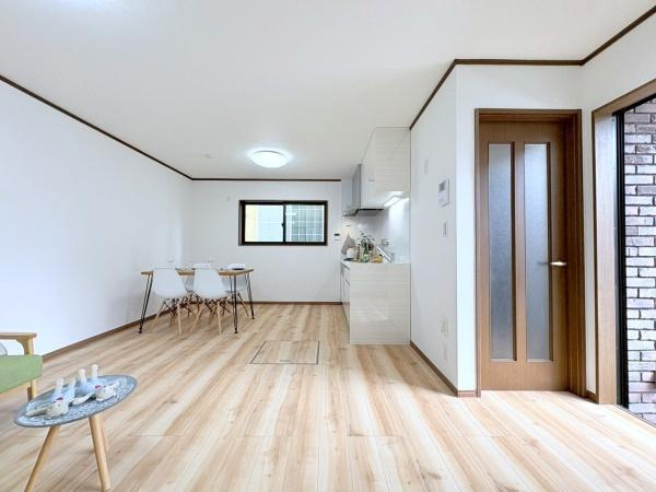 綾瀬市上土棚南２丁目の中古一戸建の居間・リビング