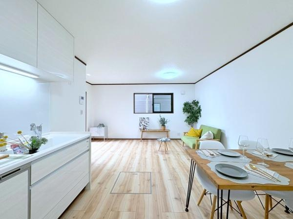 綾瀬市上土棚南２丁目の中古一戸建の居間・リビング