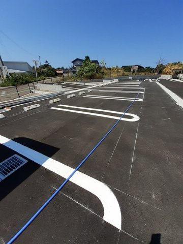 パインエコーの駐車場