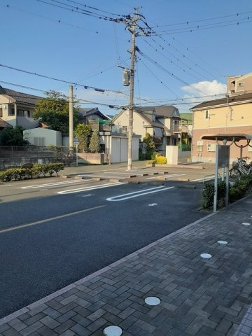 ポラリス壱番館の駐車場