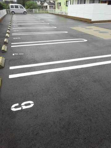 シェルブルーの駐車場