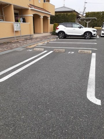 ラフレシール２の駐車場
