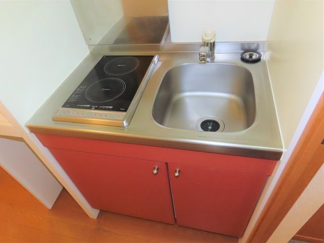 レオパレスエバーグリーンＡのキッチン|2口の電気コンロまたはIHコンロとなります