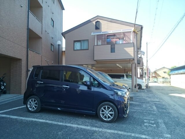 シャルマン上Ⅱ番館の駐車場