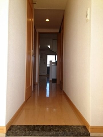今治セレンディップビルの玄関