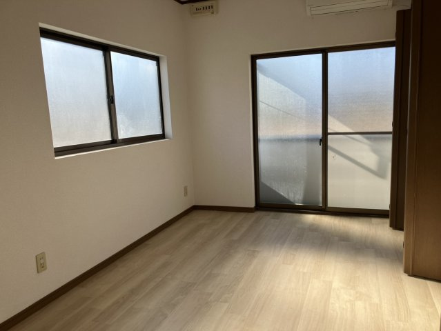 スギテラスの洋室