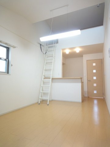 メゾン・ド・ソレイユの居間・リビング|ゆったりとしたリビングです