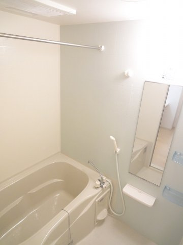 メゾン・ド・ソレイユの浴室|コンパクトで使いやすいお風呂です