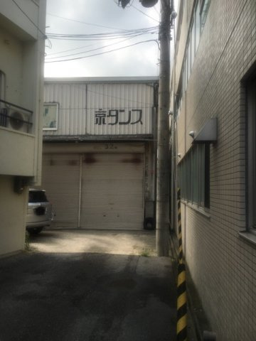 御陵鴫谷倉庫の外観