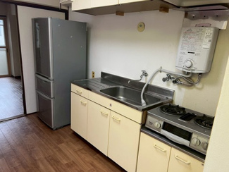 【キッチン】 | 葵マンション | 冷蔵庫は残置物です。