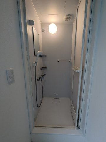【シャワールーム】