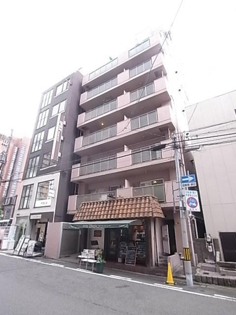 甲南シャトー三宮の外観