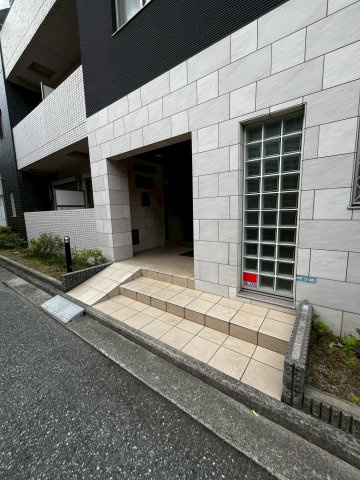 シェルプールＶ番館のエントランス