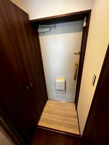 シェルプールＶ番館の玄関