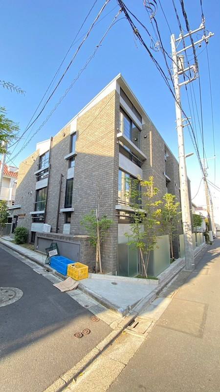 est Largo KOMAZAWAⅡのエントランス
