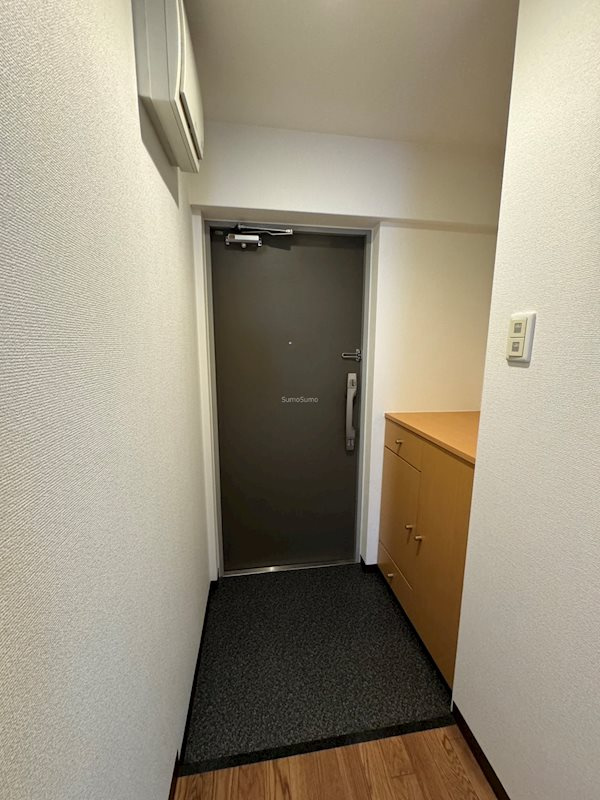 パークハイムうつぼの玄関