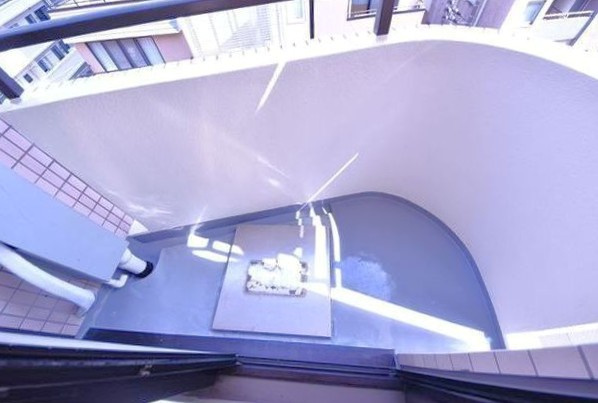 カヤホンゴウのバルコニー|※写真は同タイプの別室になります