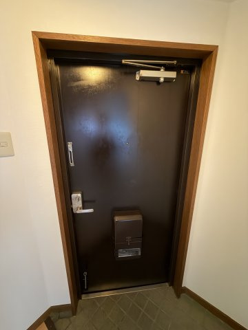 ダイヤマンションの玄関