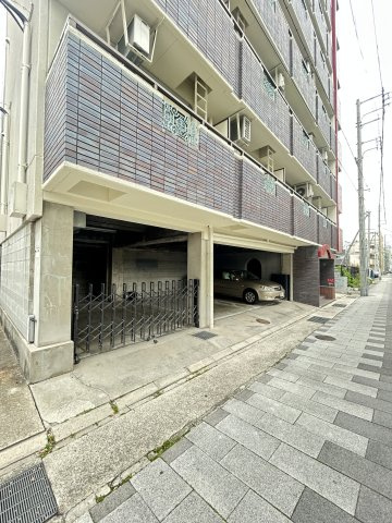 メゾンニューレーダ―の駐車場