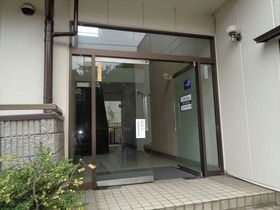 平井マンションのエントランス|建物の内部です