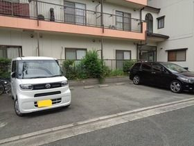 平井マンションの駐車場|駐車スペースもあります
