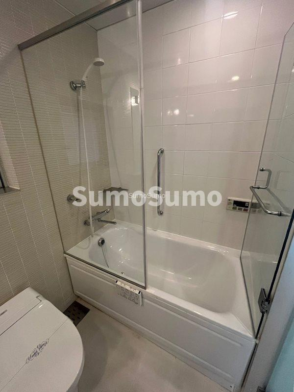 アーバンフラッツ湊町（旧 La Douceur湊町）の浴室