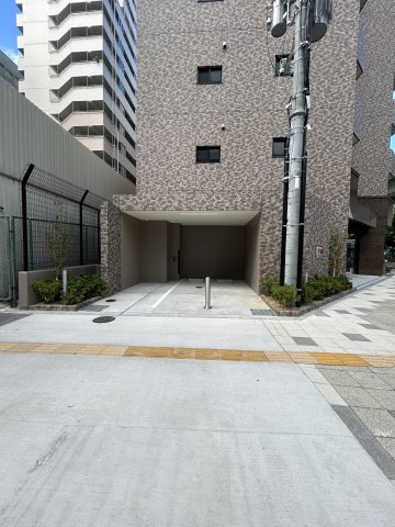 リーガル神戸三宮Ⅱの駐車場