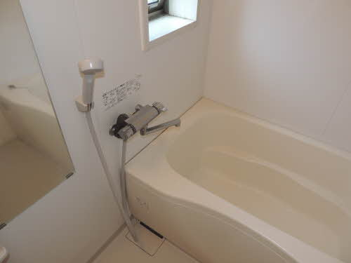 グランディール春日の浴室