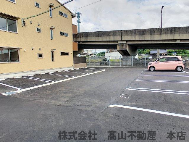 トレッフルの駐車場