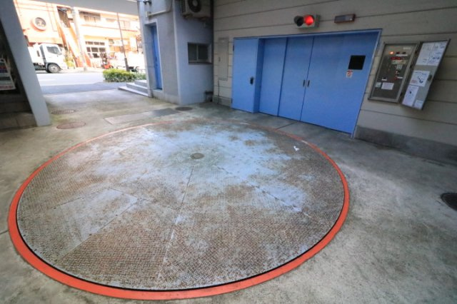 【駐車場】
