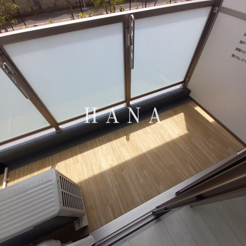 ケイディーエックスレジデンス原木中山のバルコニー