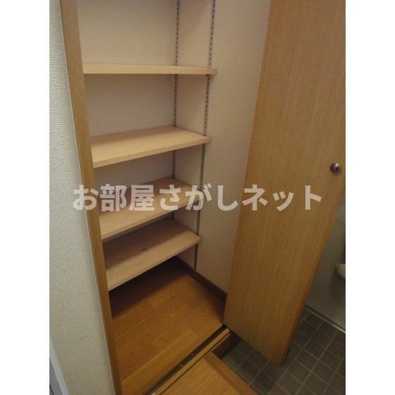 ウィステリア代々木の玄関|玄関収納
