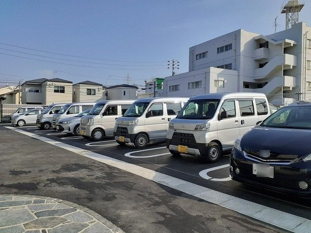 ボヌール　エトワールの駐車場