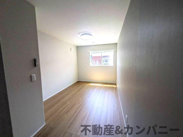 高岡町の新築のおうち　高岡町新築戸建の洋室|明るい洋室です