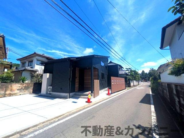 高岡町の新築のおうち　高岡町新築戸建の前面道路含む現地写真|前面道路含む現地写真です