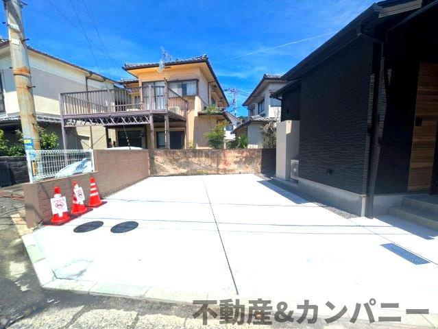 高岡町の新築のおうち　高岡町新築戸建の駐車場|カースペースがあります