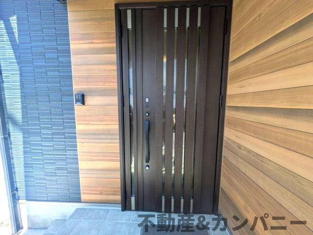 高岡町の新築のおうち　高岡町新築戸建の玄関|落ち着いた玄関です
