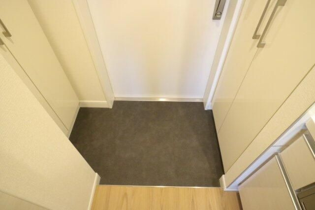 プラウドフラット中落合の玄関