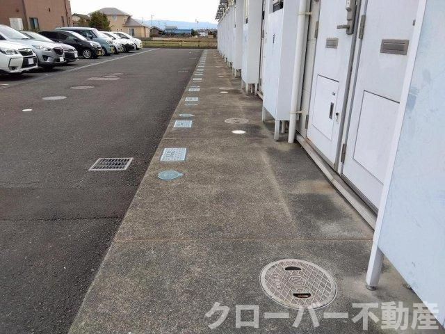 レオパレス金倉の駐車場