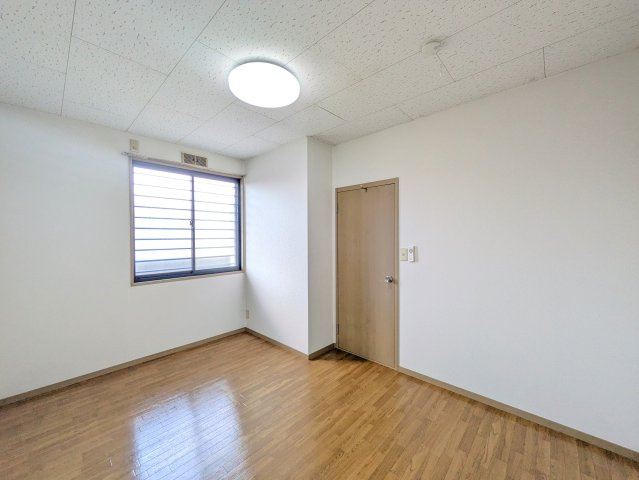 エステートハイツ Aの洋室