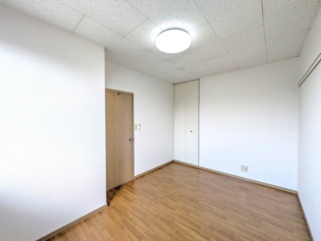 エステートハイツ Aの洋室