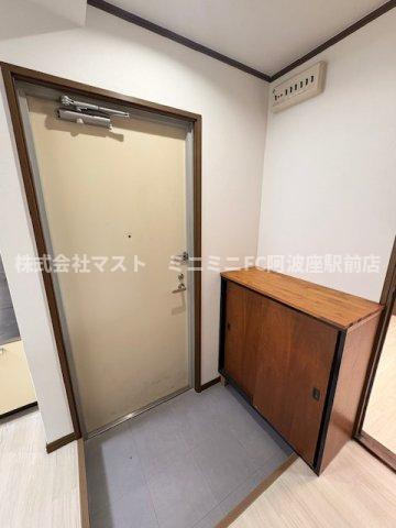 ドムス大英の玄関