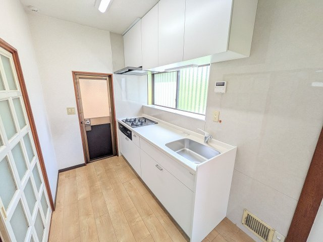 八王子市　暁町　中古戸建てのキッチン|～使い勝手の良いシステムキッチン～