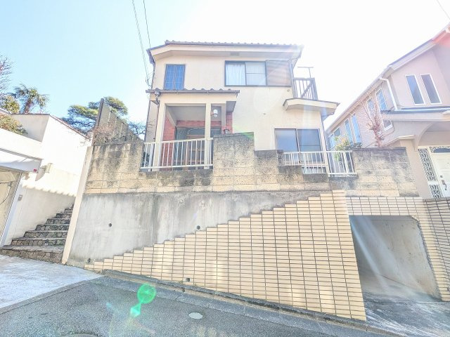 八王子市　暁町　中古戸建ての外観|～八王子駅徒歩20分　陽当たり・風通し良好　内装リフォーム済戸建て～