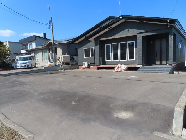 北見市清見町７４番地３３　平屋建中古売家の駐車場