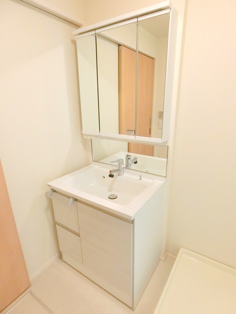 （シニア限定）ヘーベルVillage堀ノ内の洗面所|★三面鏡付きシャンプードレッサー★