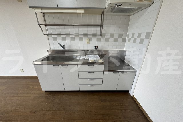 ロイヤルヴィラ東大阪のキッチン|コンパクトなキッチンで掃除もラクラク