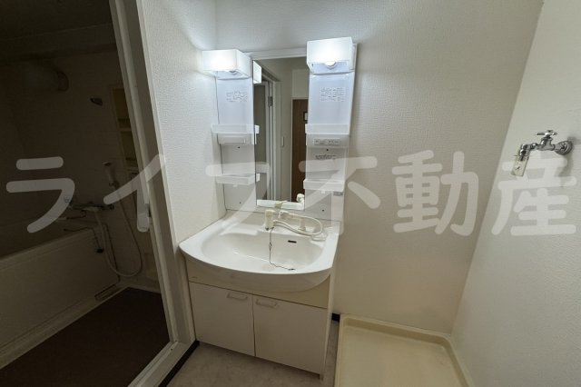 ロイヤルヴィラ東大阪の洗面所|脱衣スペースもあります