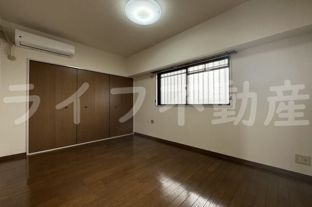 ロイヤルヴィラ東大阪の洋室|ゆったりした洋室です