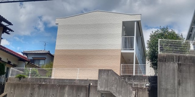 レオパレスはなみずきの外観|落ち着いた雰囲気の外観です